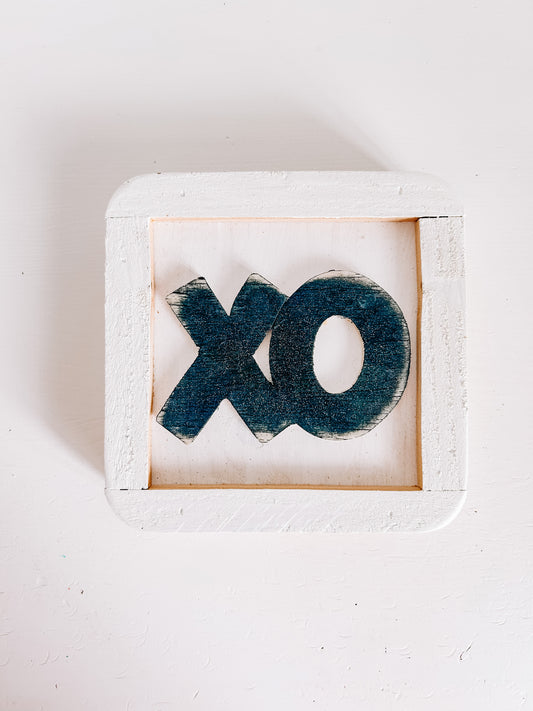 XO // natural wood rounded framed sign // 5.5" x 5.5"